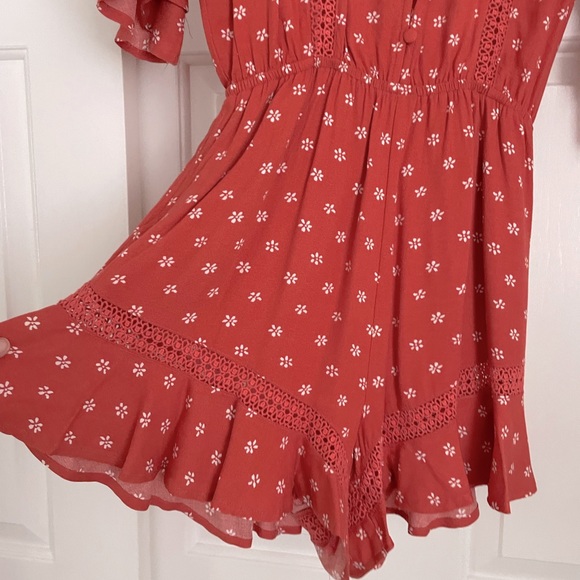 Olivaceous Ruffle Romper - Picture 4 of 4